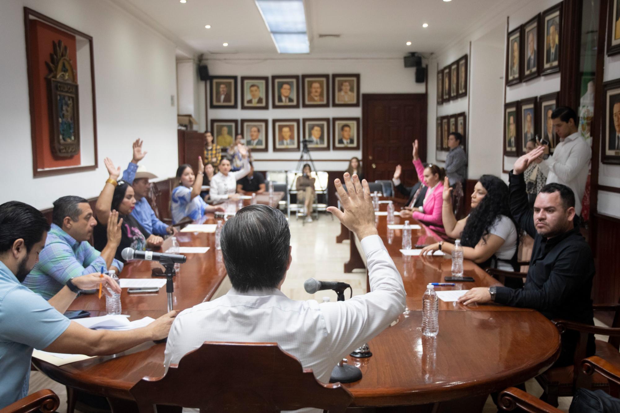 $!Rinden protesta nuevos regidores en sesión de Cabildo en Culiacán