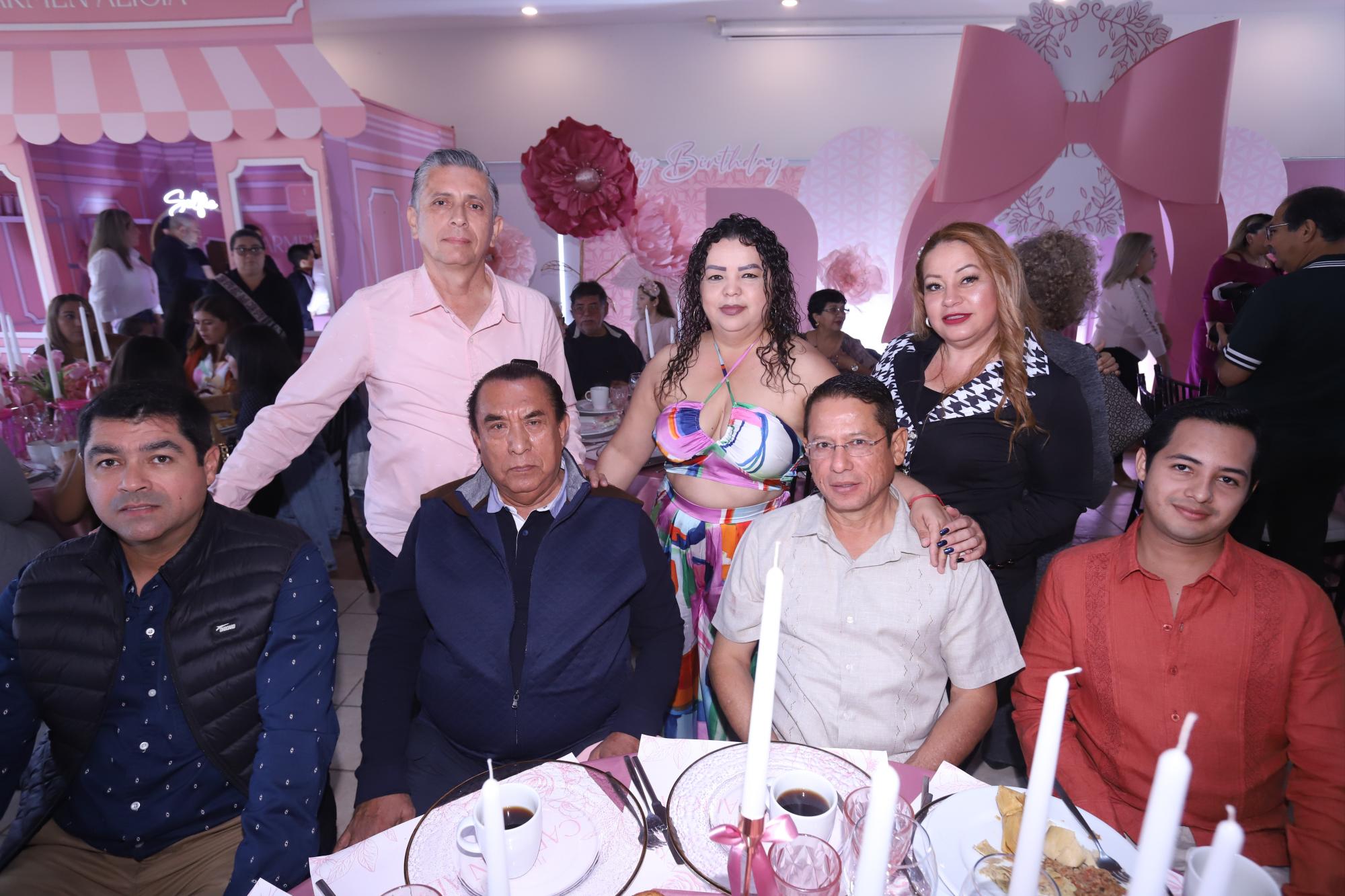 $!Alfredo Morales, Rita Guzmán y Érika Kohen. Sentados, Guillermo Fernández, Antonio Muñoz, Humberto Rodríguez y Neftali Rodríguez.