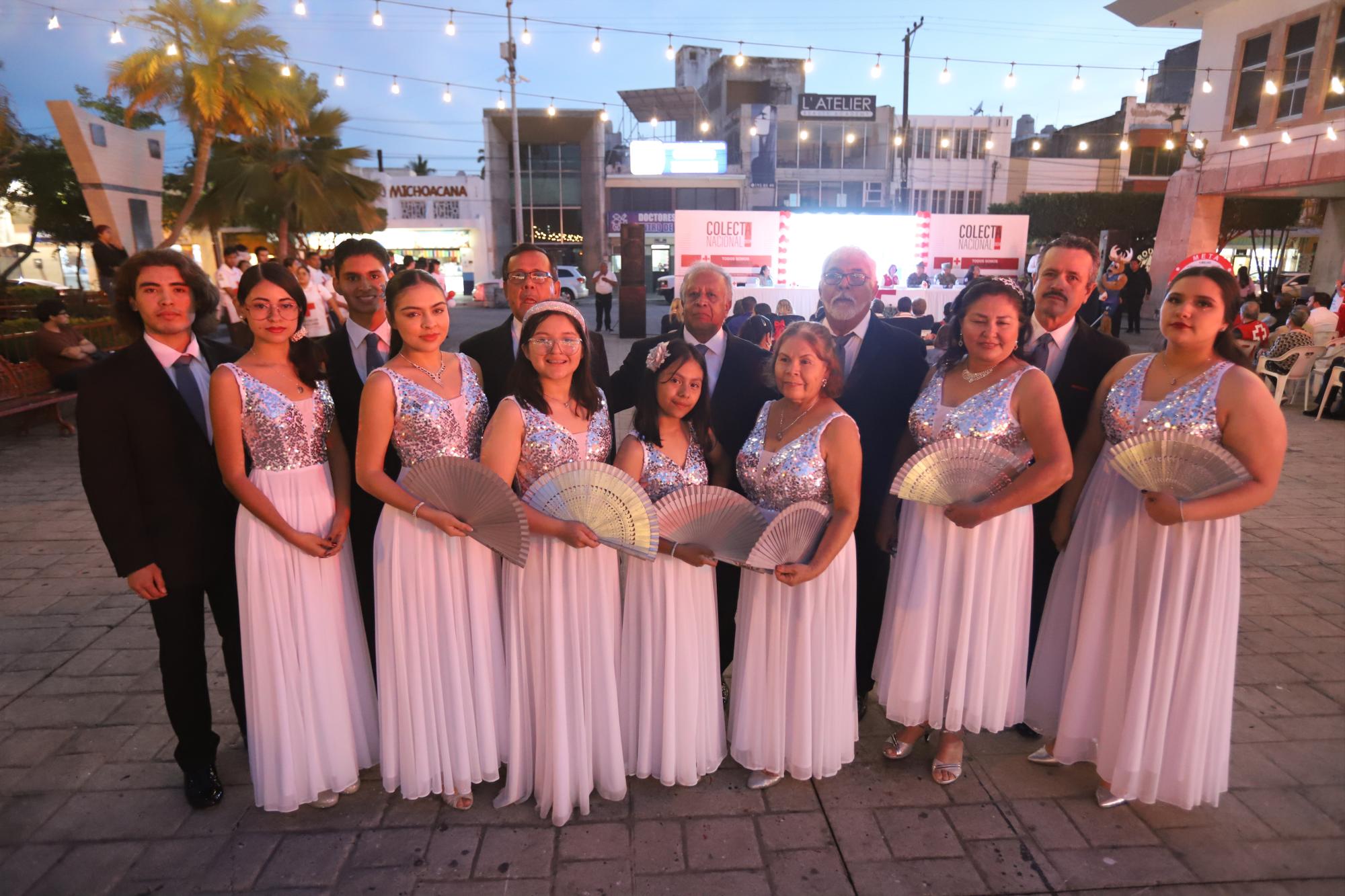 $!La agrupación Danzón Mazatlán, a cargo de Manuel Trejo, presentó un espectáculo en la ceremonia.