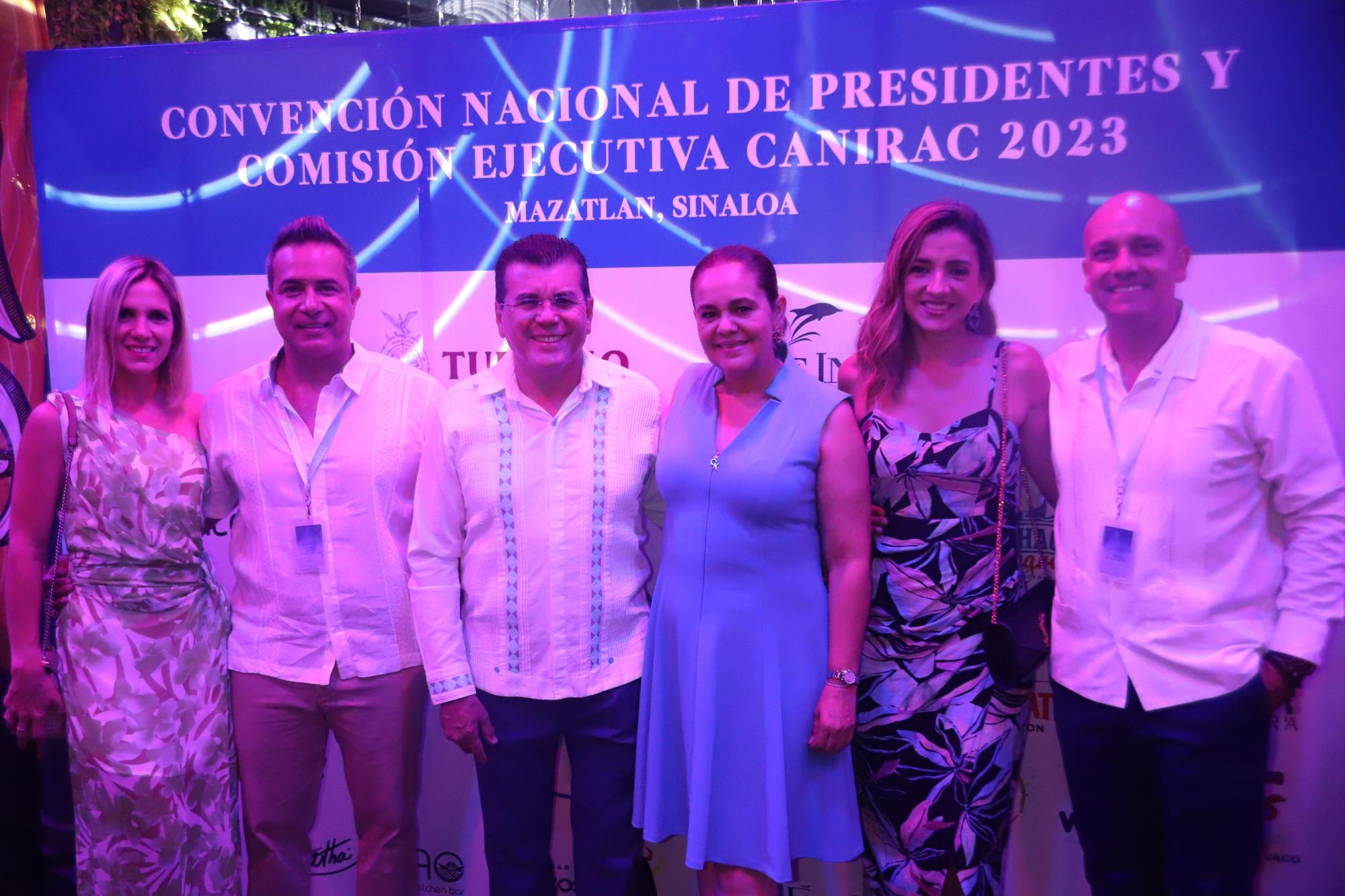 $!Lucía González, Érick Mandujano, el Alcalde Édgar González, María Teresa Apodaca de González, Celeste de Velarde y Everardo Velarde.