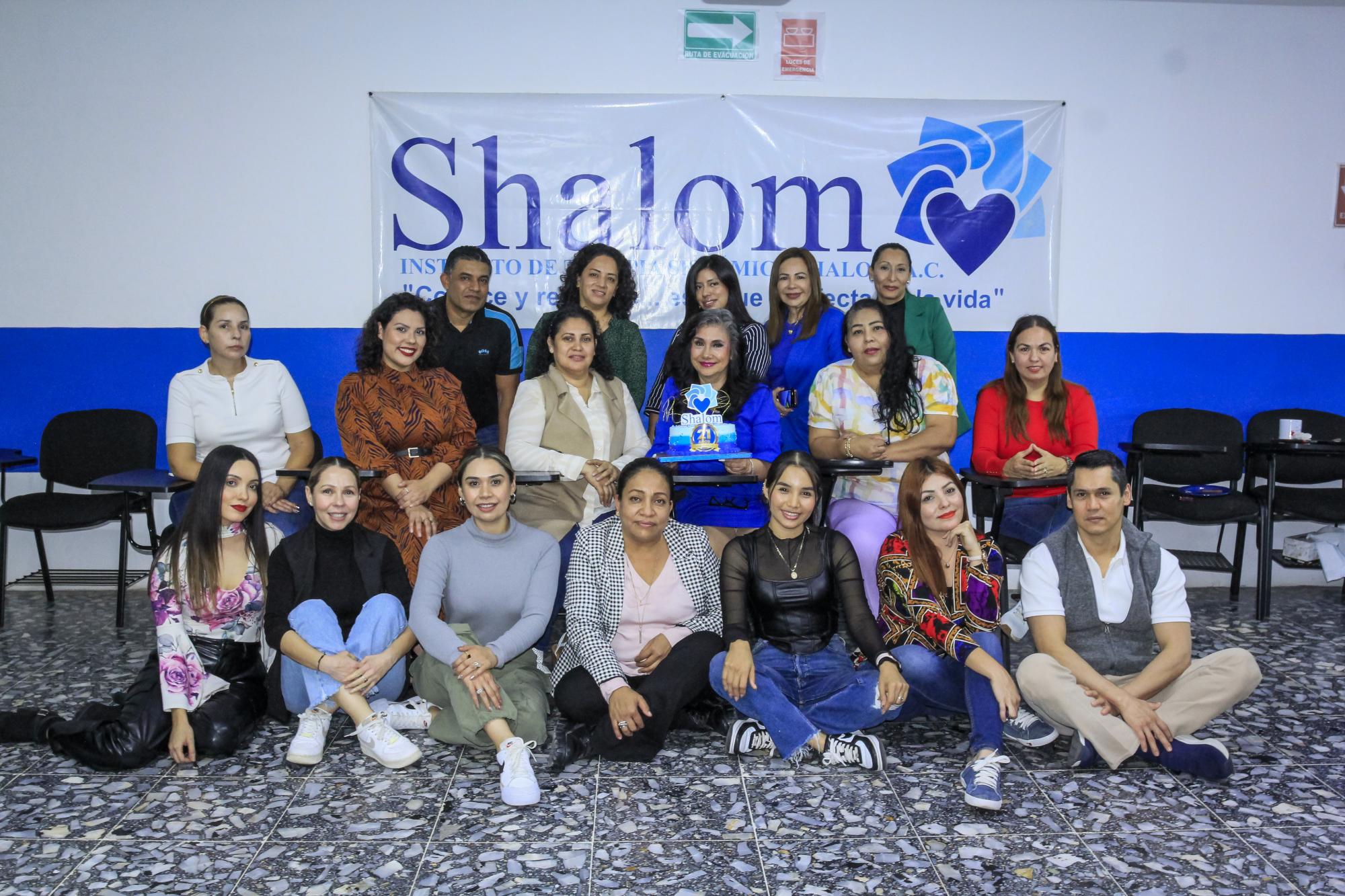 $!Con un bonito pastel celebraron los primeros 21 años del Instituto de Terapia Sistémica Shalom.