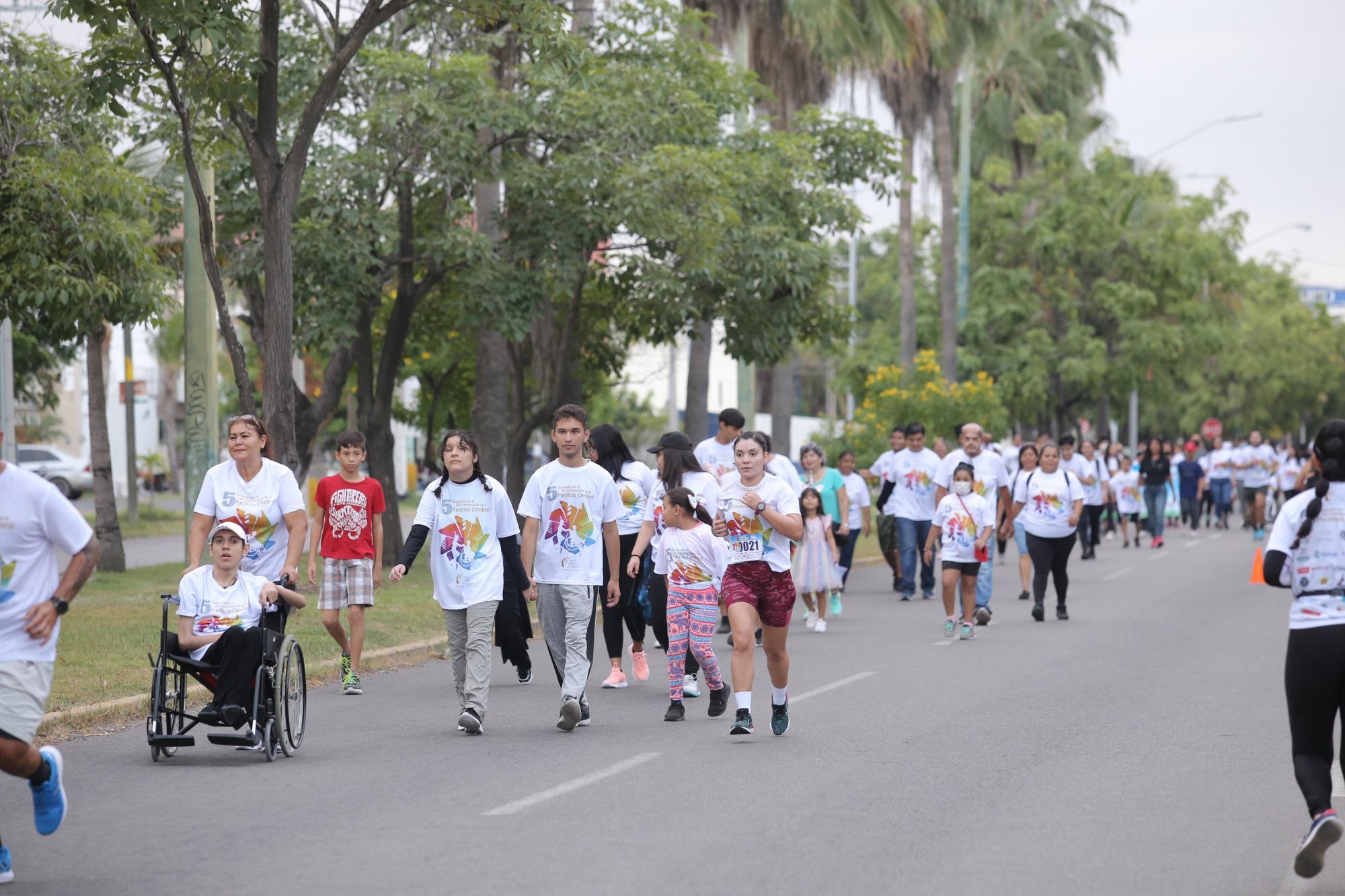 $!Decenas de personas participaron en la quinta edición de la Caminata del Día Internacional de la Parálisis Cerebral, que organiza Fundación Letty Coppel.