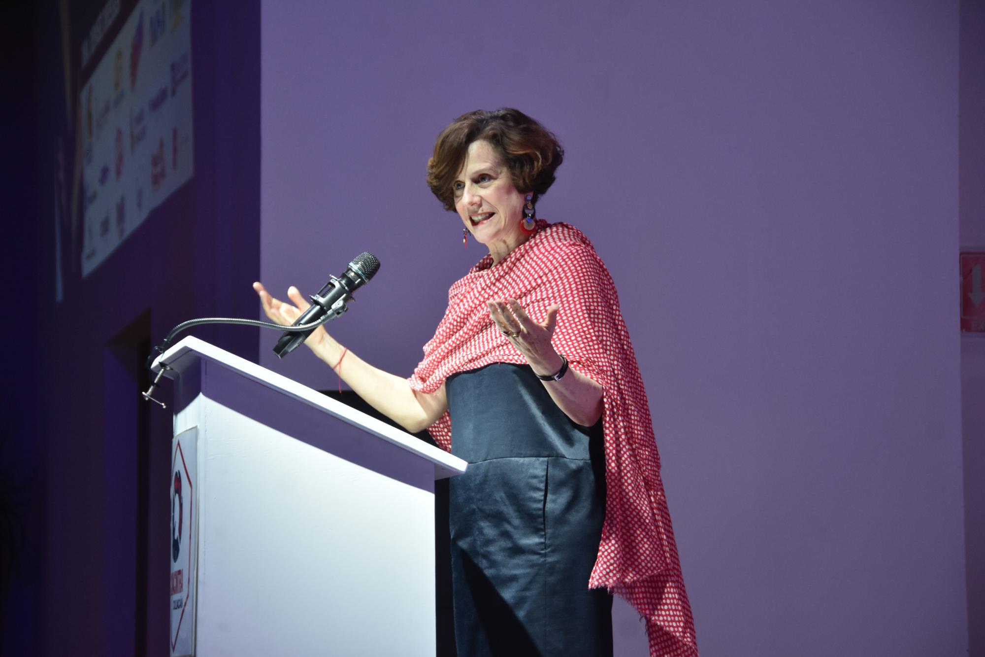 $!Denise Dresser imparte la conferencia Las tres C que México necesita: competencia, competitividad y crecimiento”, en Culiacán.