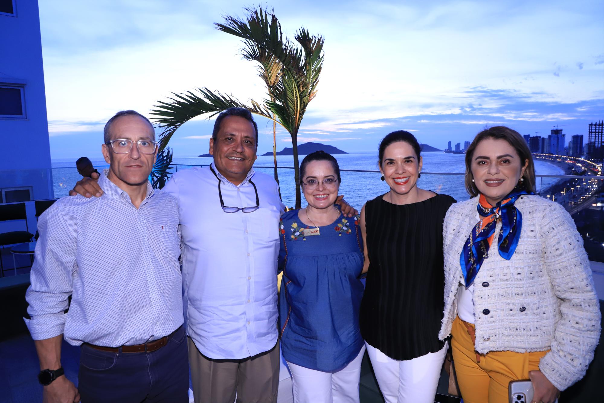 $!Íñigo García del Puerto, Lique Rojo, Claudia Zataráin, Irene Pérez y Montserrat Osuna.