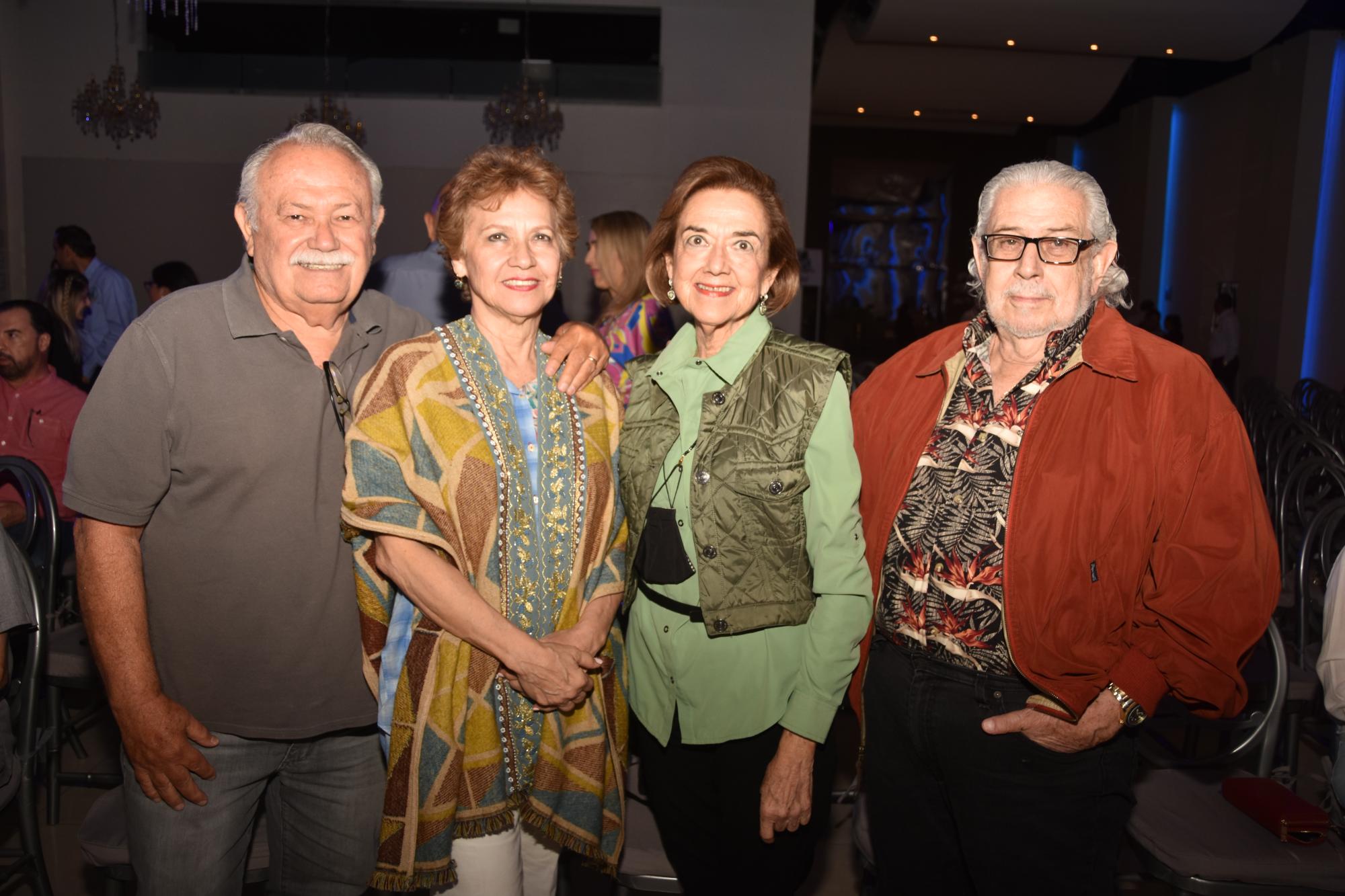$!Manuel Díaz, Foy Echavarría de Díaz, Rosalba Echavarría de Fuentes y Carlos Fuentes.