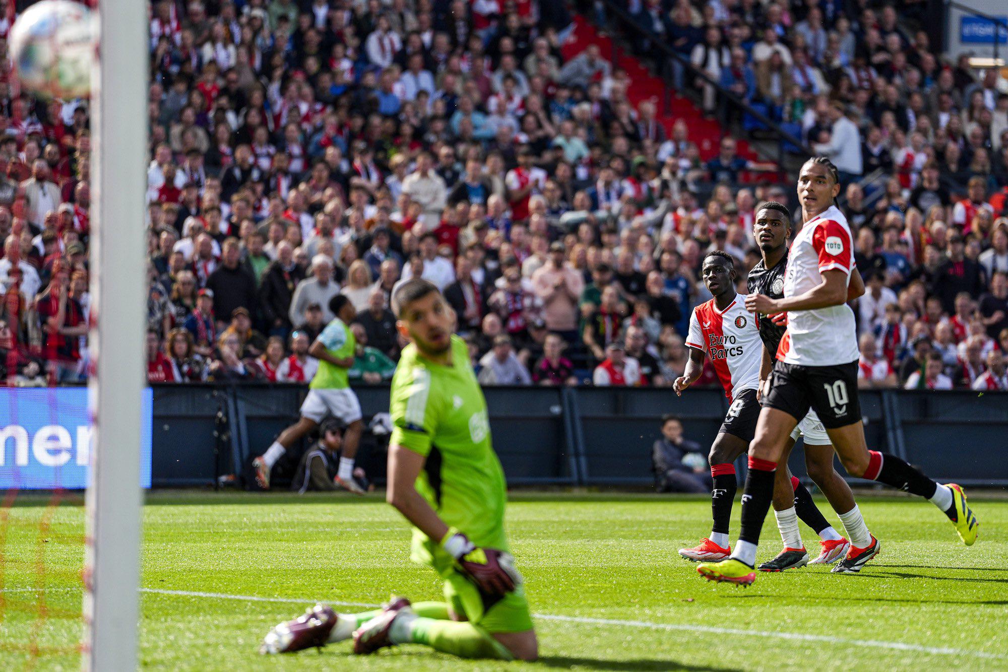 $!Feyenoord humilla al Ajax, pero Santiago Giménez no anota