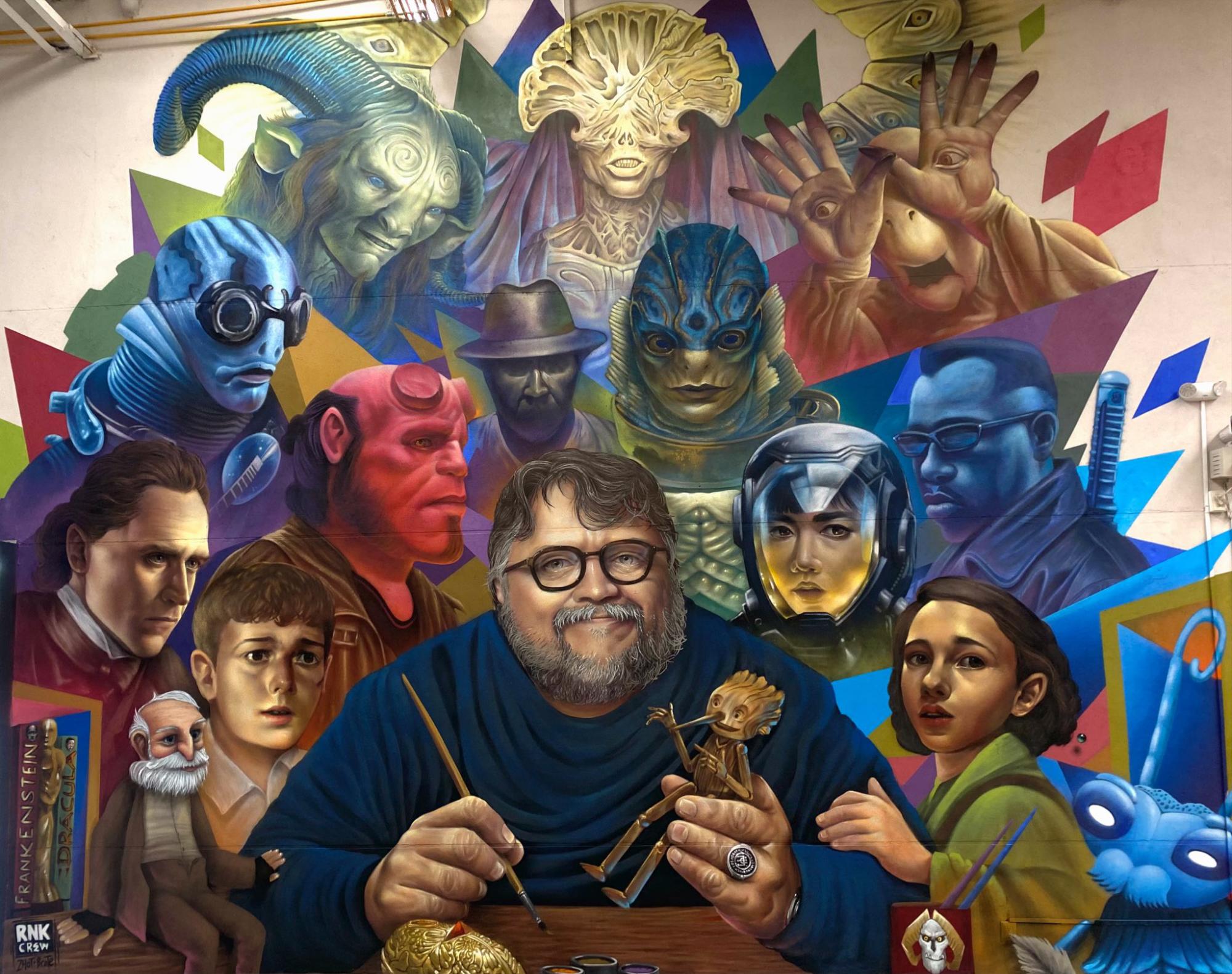 $!El mural reúne gran parte de los personajes creados por del Toro para el cine.