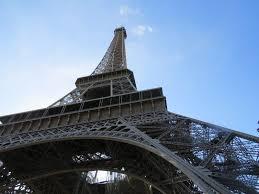 El pasado 27 de julio, una mujer mexicana fue víctima de cinco hombres en las cercanías de la Torre Eiffel.