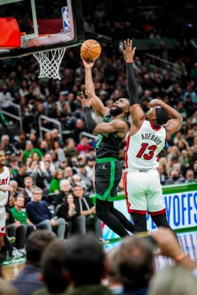 Celtics humilla al Heat y avanza a semifinales del Este