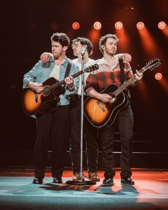 Jonas Brothers posponen conciertos en México por enfermedad de Nick Jonas