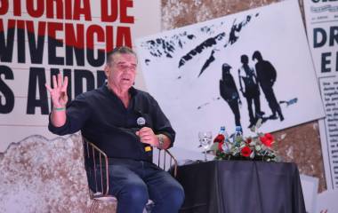 La charla de Carlitos Páez inició cerca de las 20:00 horas en el Centro de Convenciones de Mazatlán.