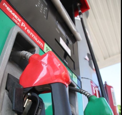 Se comprometen gasolineros a garantizar litros de a litro