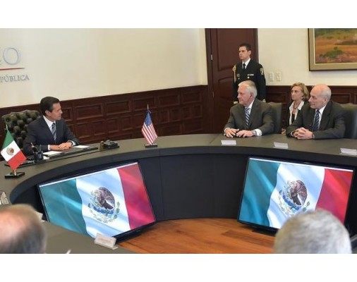 México negociará de manera firme: Peña Nieto a secretarios de EU