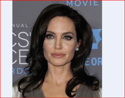 Angelina Jolie está furiosa con Hollywood