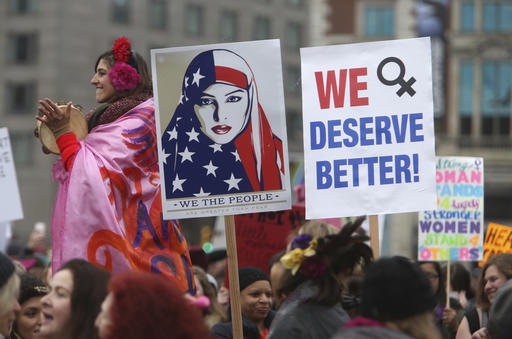 Mujeres marchan en EU contra Trump; el mundo se les une
