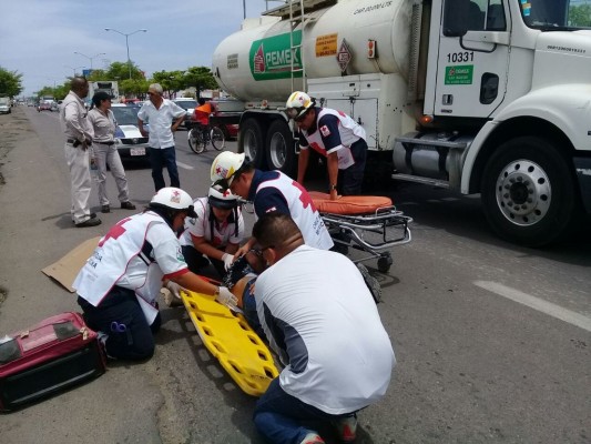 Atropella pipa a motociclista en el Libramiento Colosio de Mazatlán