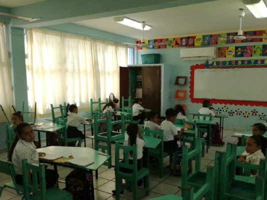 Regresan a clases miles de alumnos en Mazatlán