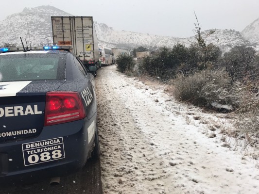 Cierran carretera en Chihuahua por nevada