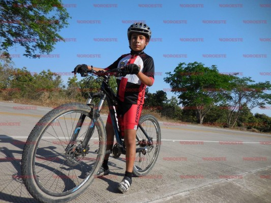 El joven pedalista aconseja a los niños que hagan cualquier deporte que les guste.