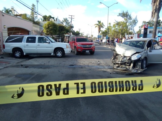 Un choque entre dos automóviles deja una persona muerta y otra herida en Mazatlán
