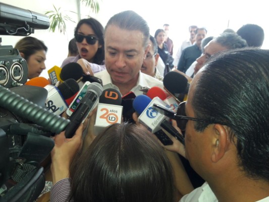 Defiende Gobernador contrato a IAP de Jesús Vizcarra; rechaza pago de facturas
