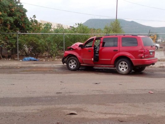 Se matan dos motociclistas en choque en la colonia La Costera en Culiacán