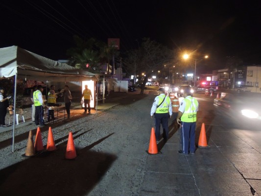 Detienen a 32 conductores en Mazatlán por el Alcoholímetro