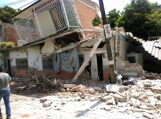 Suman, hasta ahora, 120 muertos por el sismo en México