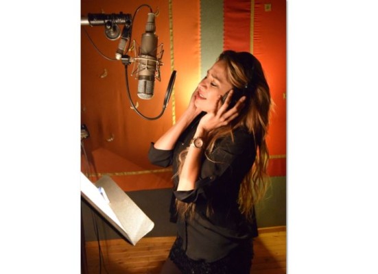 Cristina Eustace estrena el sencillo 'Desaires'