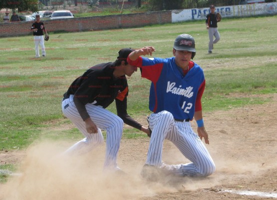 Asegura Siqueros su lugar en la Serie Final de la Liga de Beisbol Campesina Río Presidio 2017