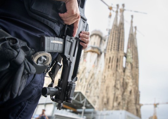 Busca España a último atacante de Barcelona