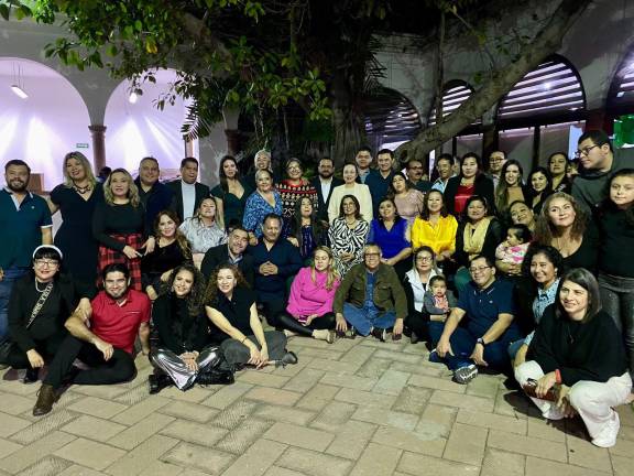 Los miembros de la Asociación e Periodistas 7 de Junio se reunieron con sus familias en el tradicional festejo para despedir el fin de año.