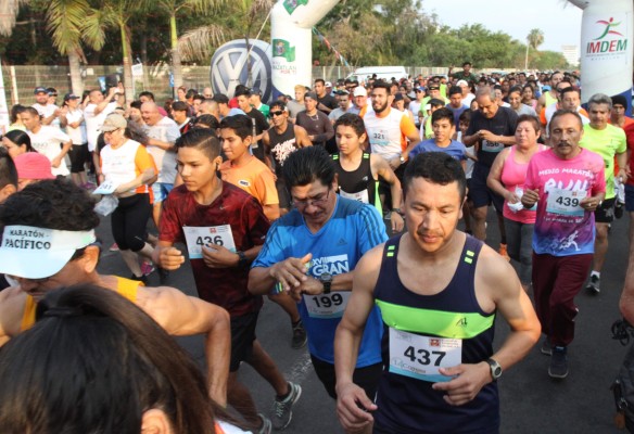 Cruzan la meta más de 700 participantes en la Primera Carrera contra las Adicciones, en Mazatlán