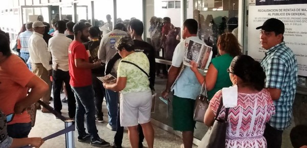 Llegan placas a Mazatlán y se saturan oficinas de Recaudación