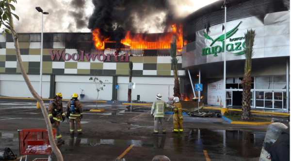 Deja incendio en centro comercial pérdidas por $200 millones