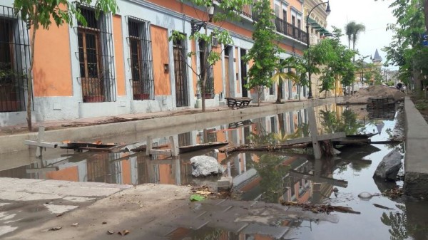 Se convierte el Centro Histórico un desastre con la lluvia
