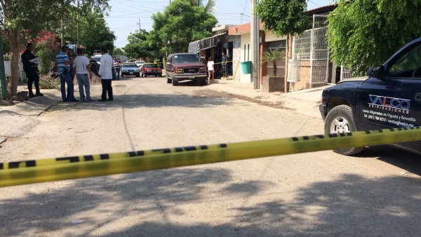 Hallan asesinados a mujer y su hijo, de 12 años, en fraccionamiento de Culiacán