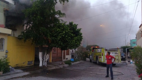 Se incendia planta alta de una vivienda, en Mazatlán