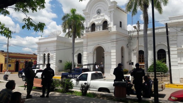 Sostienen Alcalde de Concordia y mandos de seguridad reunión tras masacre en Potrerillos