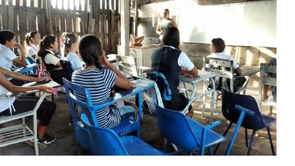 Secundaria de Mazatlán inicia ciclo escolar en aulas de cartón