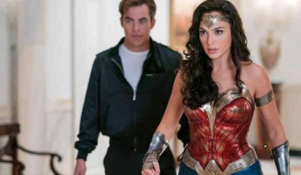 Patty Jenkins consideraría filmar una tercera cinta de Wonder Woman si se fuera a estrenar solo en cines
