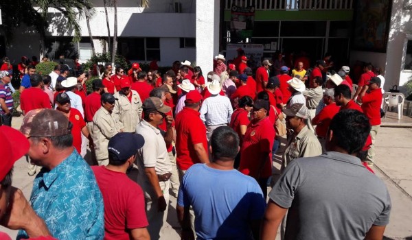 Ejecuta Stasag huelga de 5 horas en Guasave
