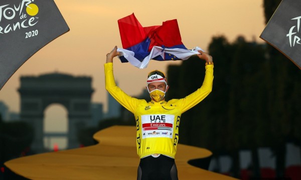 Tadej Pogačar es coronado en París. Fotos: Cortesía Tour de Francia