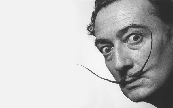 ‘Reaparece’ Salvador Dalí con su bigote intacto