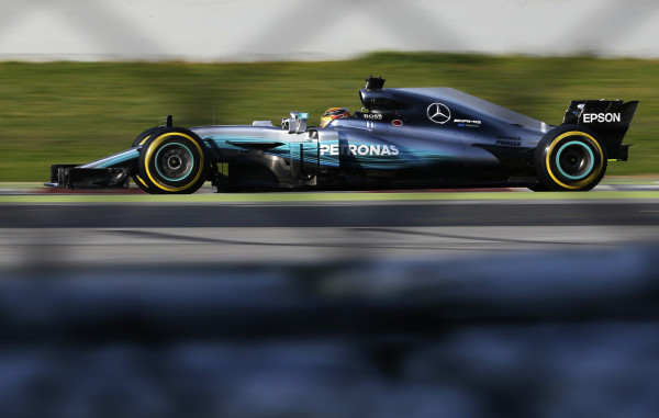 Con nuevos autos, Mercedes sigue dominante en la F1