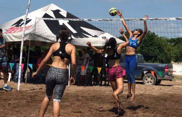 Jugadoras de Selección Nacional realizan torneo de exhibición de voleibol de playa en La Guásima