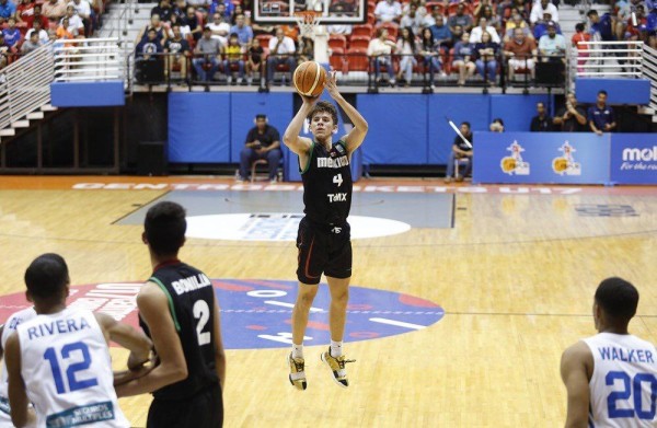 El juvenil basquetbolista Alex Enrique Garcia Williams ya tiene otra de sus metas cumplidas.