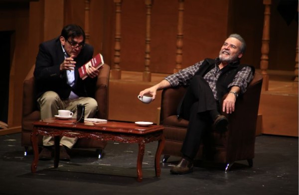 En escena, Jorge Salinas y César Évora.