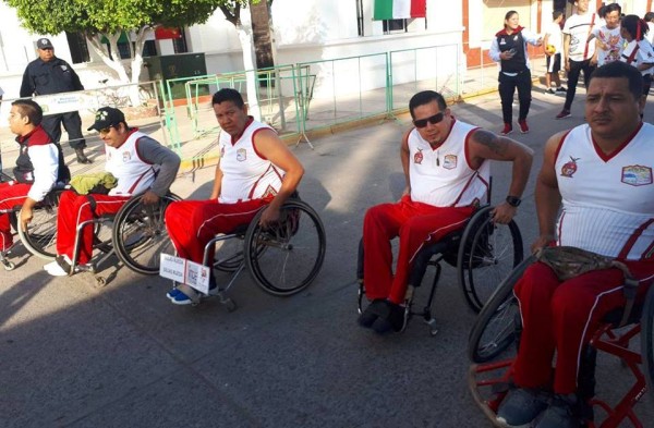El equipo de balonesto en silla de ruedas, Camaroneros de Escuinapa, aporta seis jugadores a la selección.