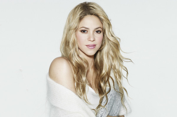 Critican foto de Shakira por exceso de Photoshop